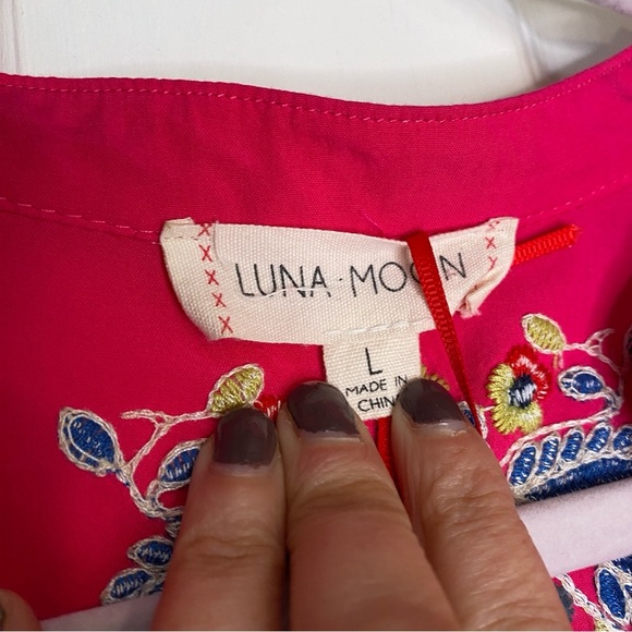 Luna Moon Hot Pink Embroidered Floral Tab Sleeve Tunic Top Size Large NWOT - Picture 7 of 9